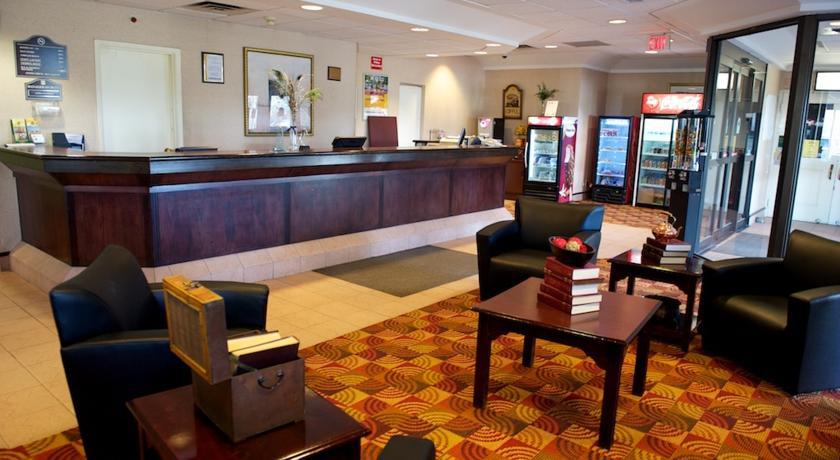Holiday Inn Express & Suites Toronto Airport West, An Ihg Hotel Мисисага Екстериор снимка